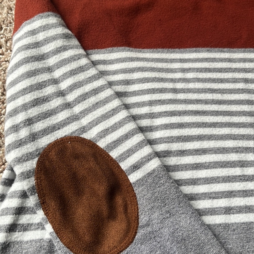 Sweater - Picture 2 of 6